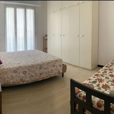Vista Mare Con Ogni Comfort Вараце Екстериор снимка