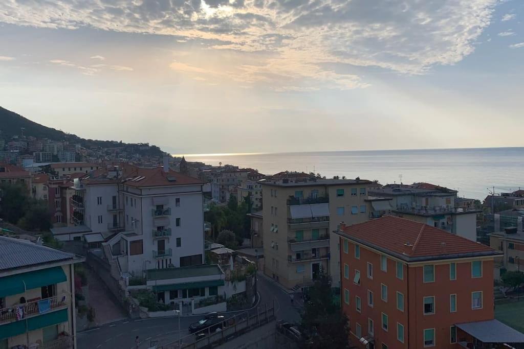 Vista Mare Con Ogni Comfort Вараце Екстериор снимка
