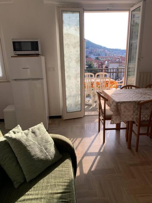 Vista Mare Con Ogni Comfort Вараце Екстериор снимка