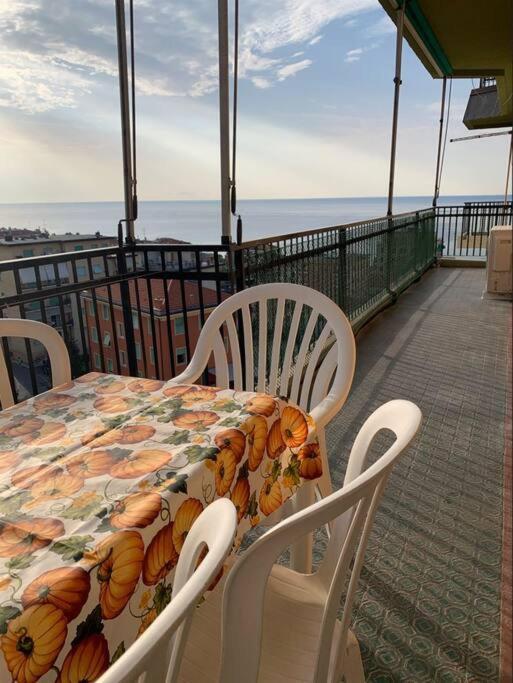 Vista Mare Con Ogni Comfort Вараце Екстериор снимка