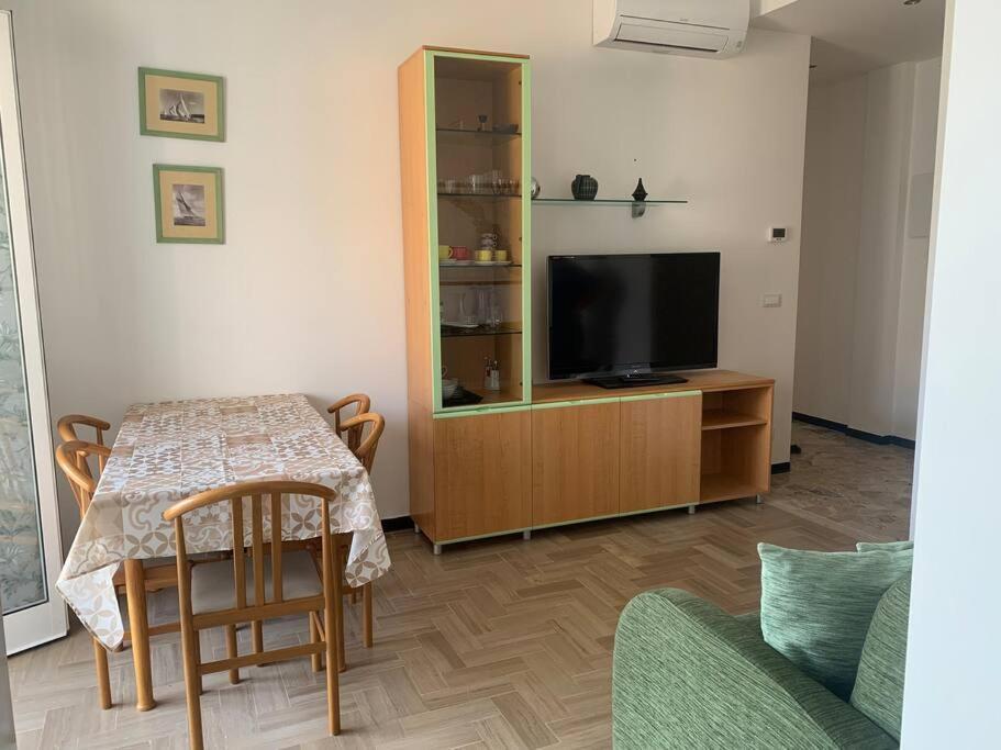 Vista Mare Con Ogni Comfort Вараце Екстериор снимка